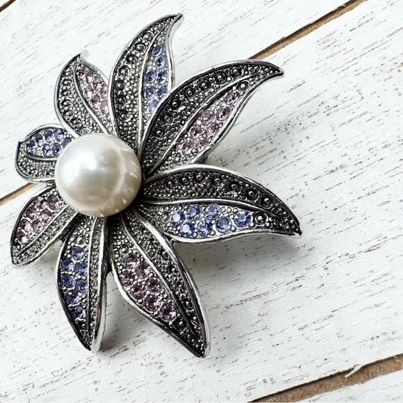 Premier Designs Flower Rhinestone Faux Pearl Silver Pendant Brooch Transformer - Picture 2 of 12